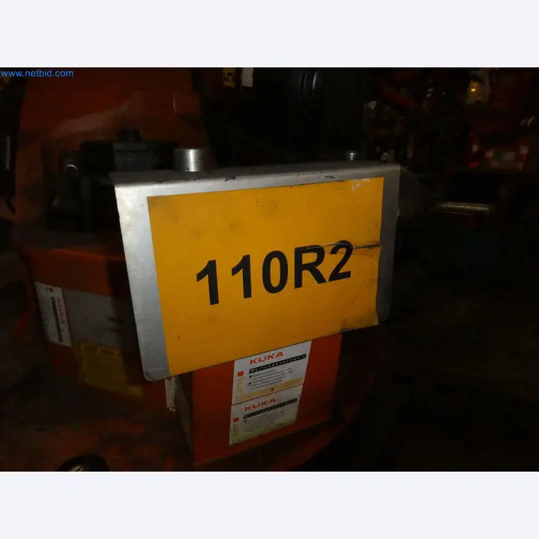 Robots, welding equipment and assembly accessories from the automotive industry-111