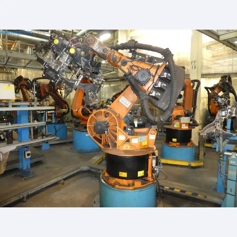 Robots, welding equipment and assembly accessories from the automotive industry-112