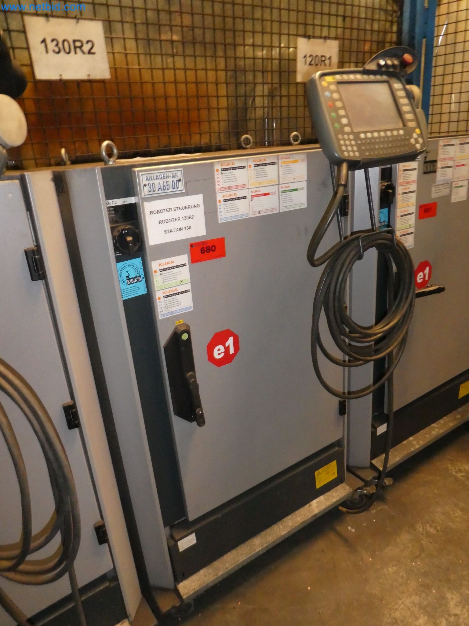 Robots, welding equipment and assembly accessories from the automotive industry-114