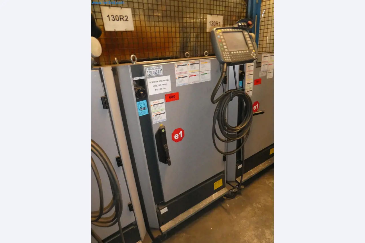 Robots, welding equipment and assembly accessories from the automotive industry-114