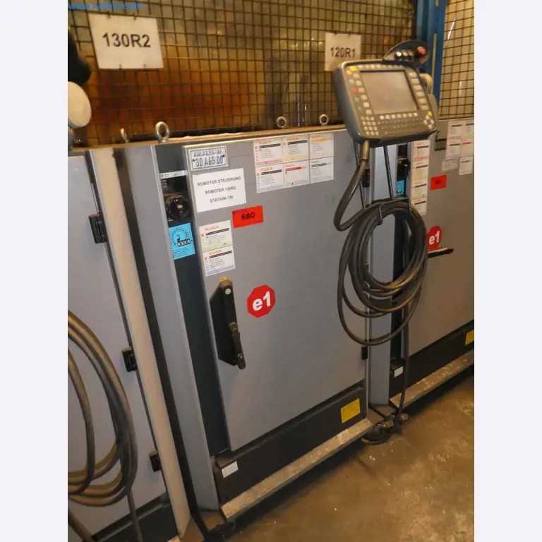 Robots, welding equipment and assembly accessories from the automotive industry-114