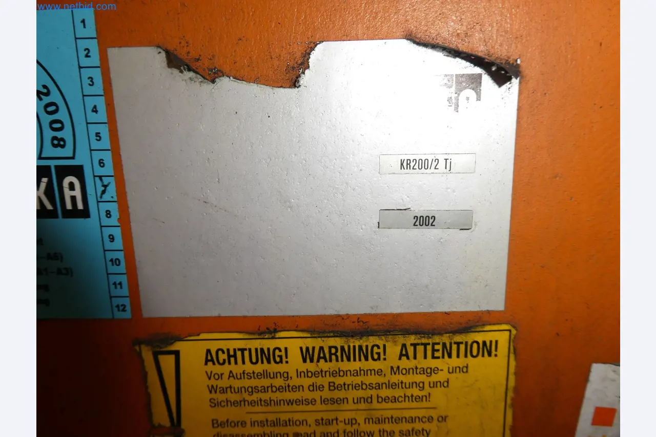 Robots, welding equipment and assembly accessories from the automotive industry-115