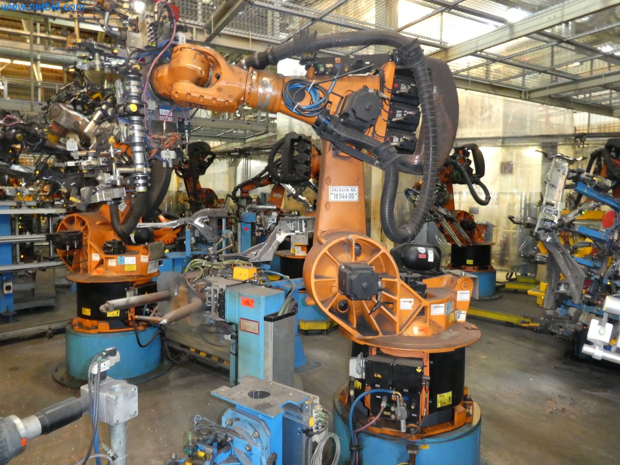 Robots, welding equipment and assembly accessories from the automotive industry-116
