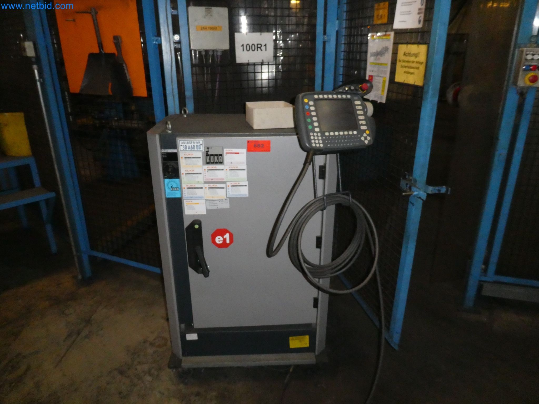 Robots, welding equipment and assembly accessories from the automotive industry-118