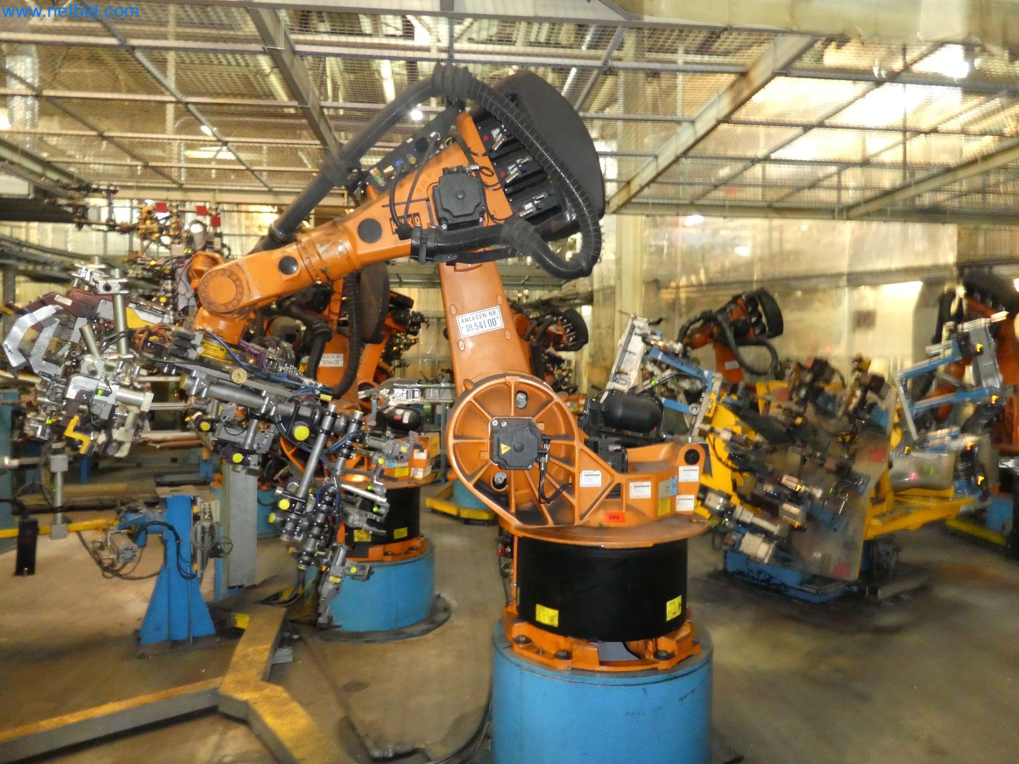 Robots, welding equipment and assembly accessories from the automotive industry-120