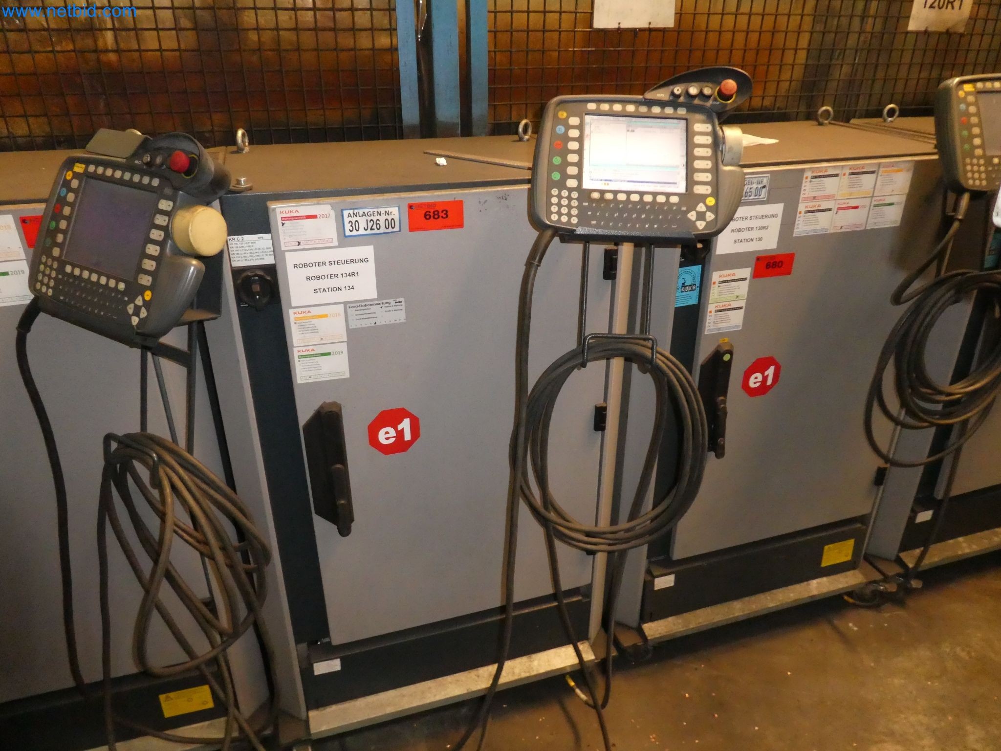 Robots, welding equipment and assembly accessories from the automotive industry-121