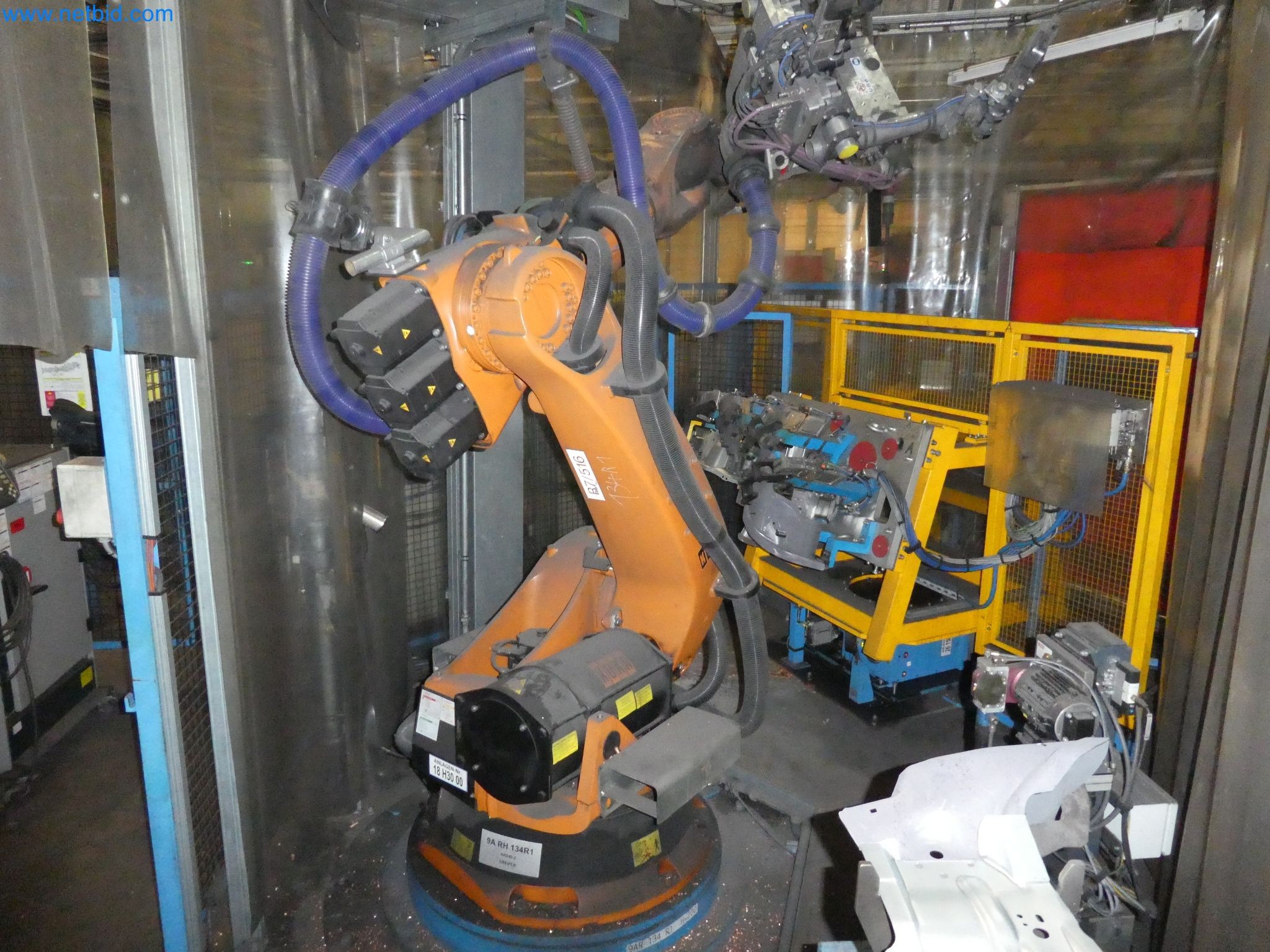 Robots, welding equipment and assembly accessories from the automotive industry-123