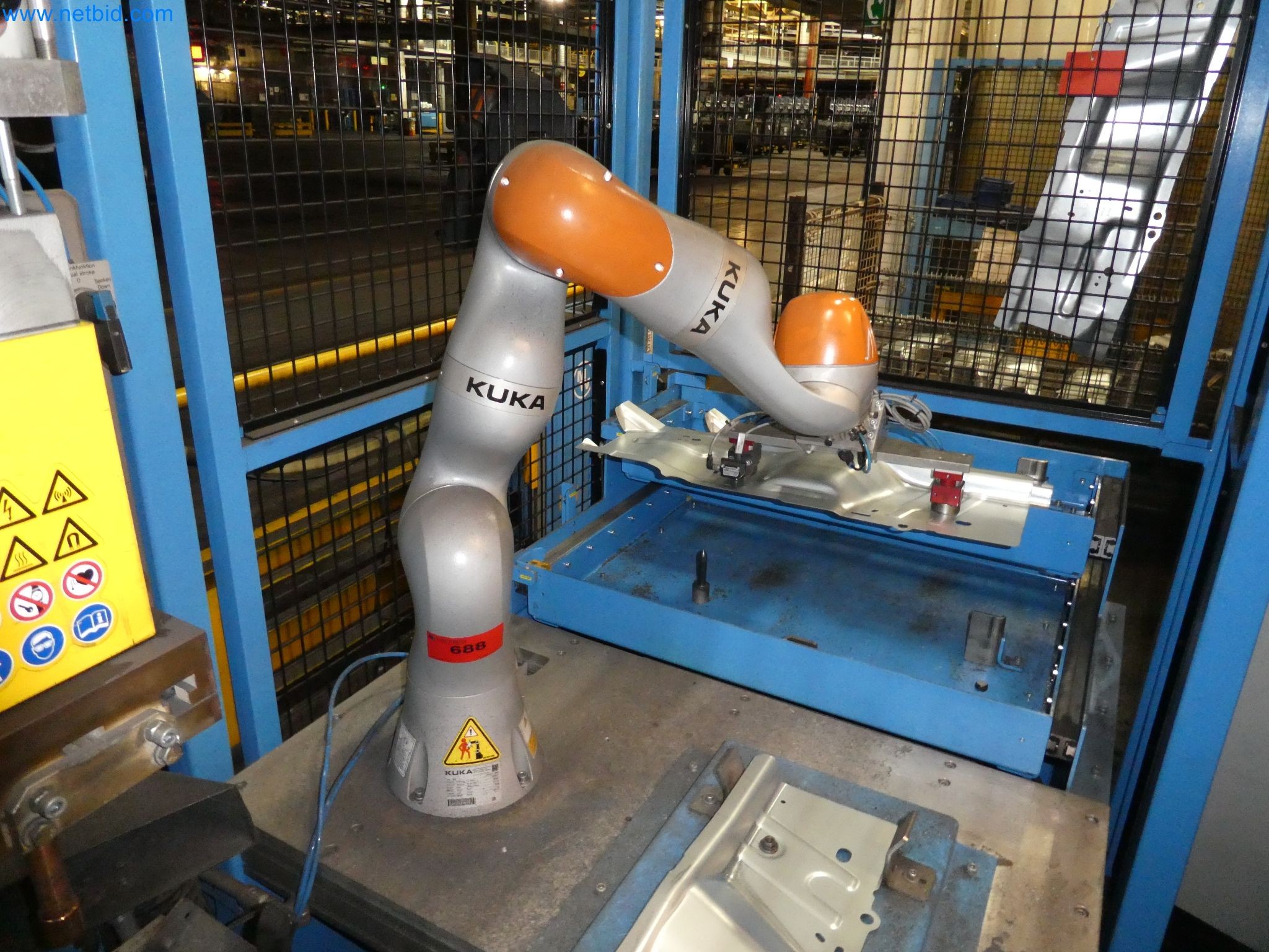 Robots, welding equipment and assembly accessories from the automotive industry-126