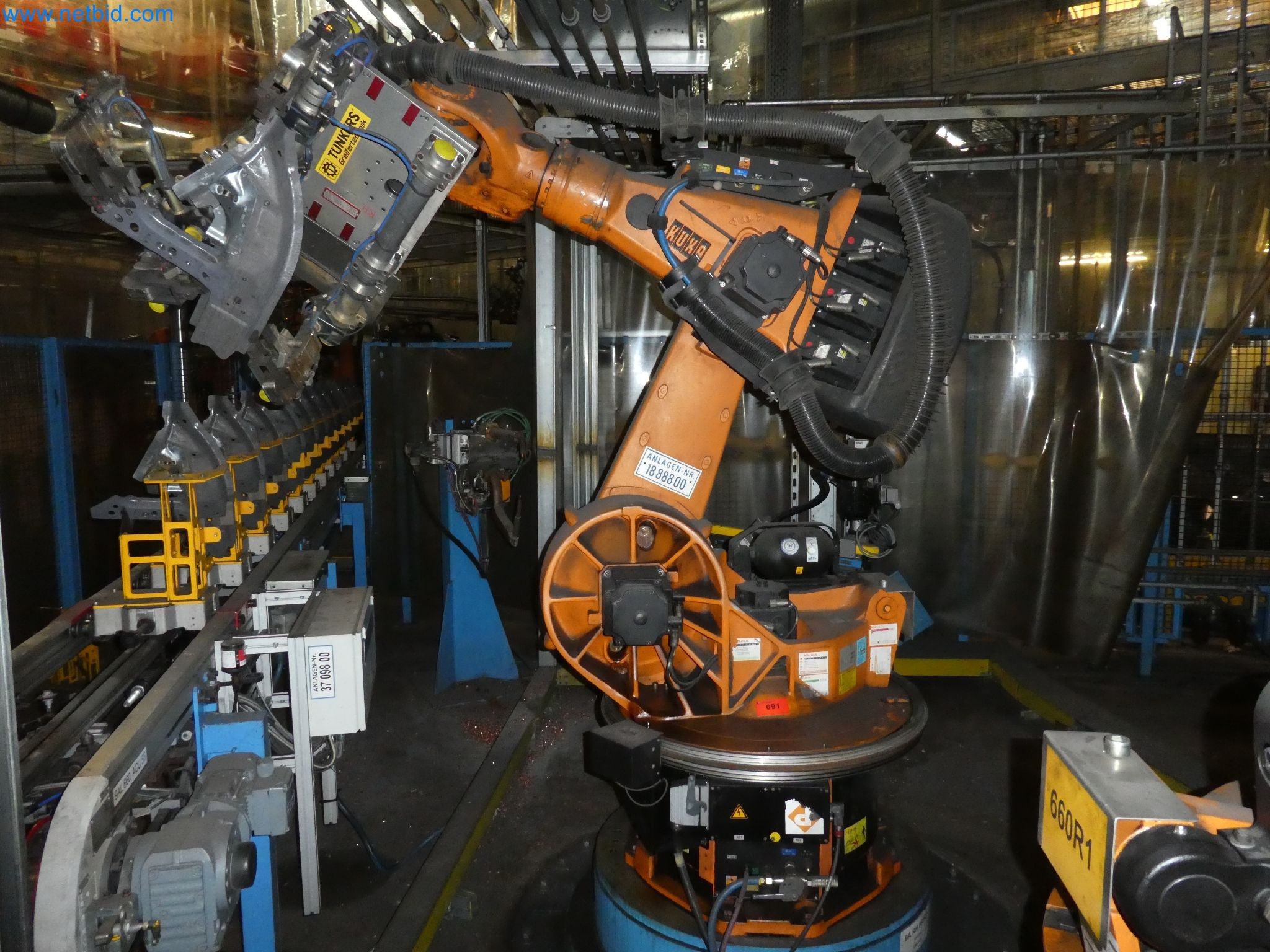 Robots, welding equipment and assembly accessories from the automotive industry-127
