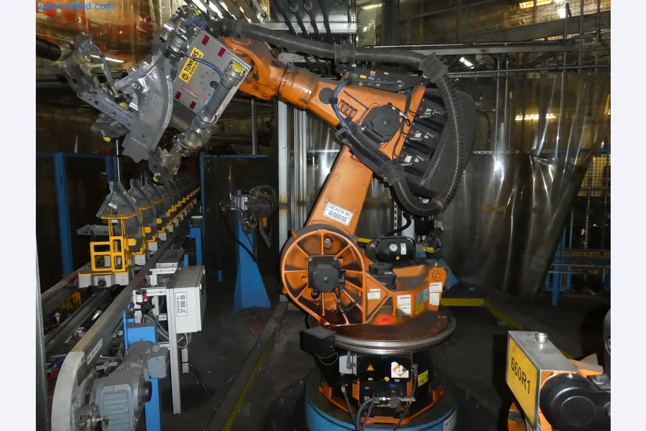 Robots, welding equipment and assembly accessories from the automotive industry-127