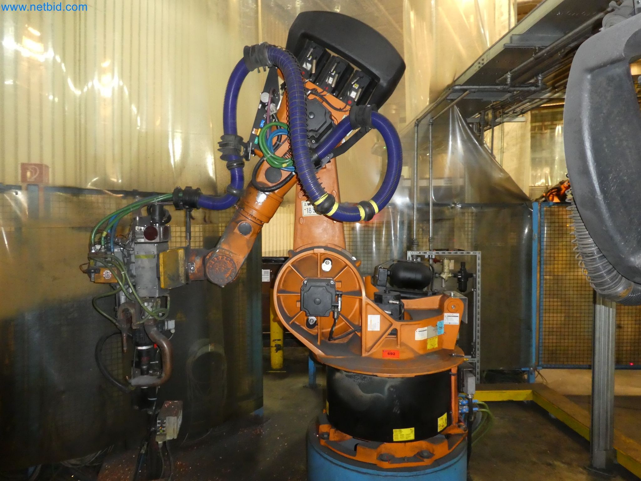 Robots, welding equipment and assembly accessories from the automotive industry-132