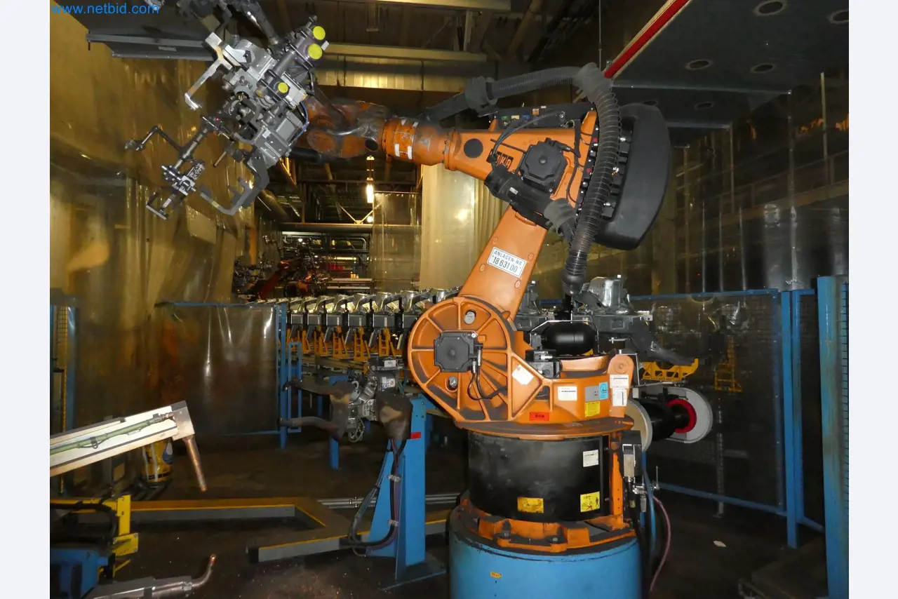 Robots, welding equipment and assembly accessories from the automotive industry-16