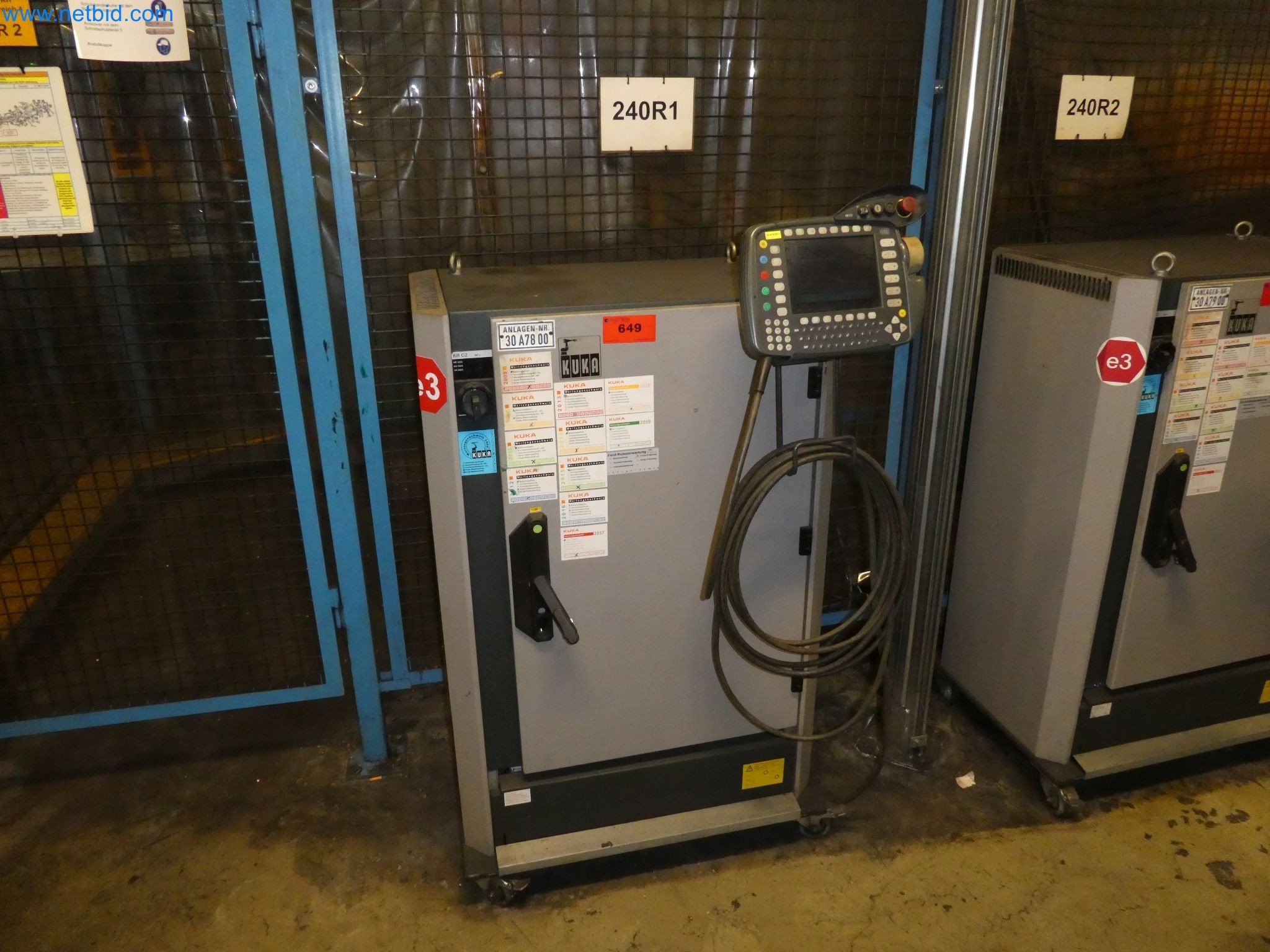 Robots, welding equipment and assembly accessories from the automotive industry-20