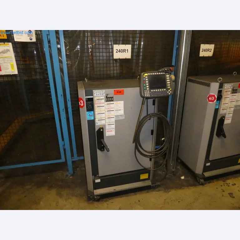 Robots, welding equipment and assembly accessories from the automotive industry-20