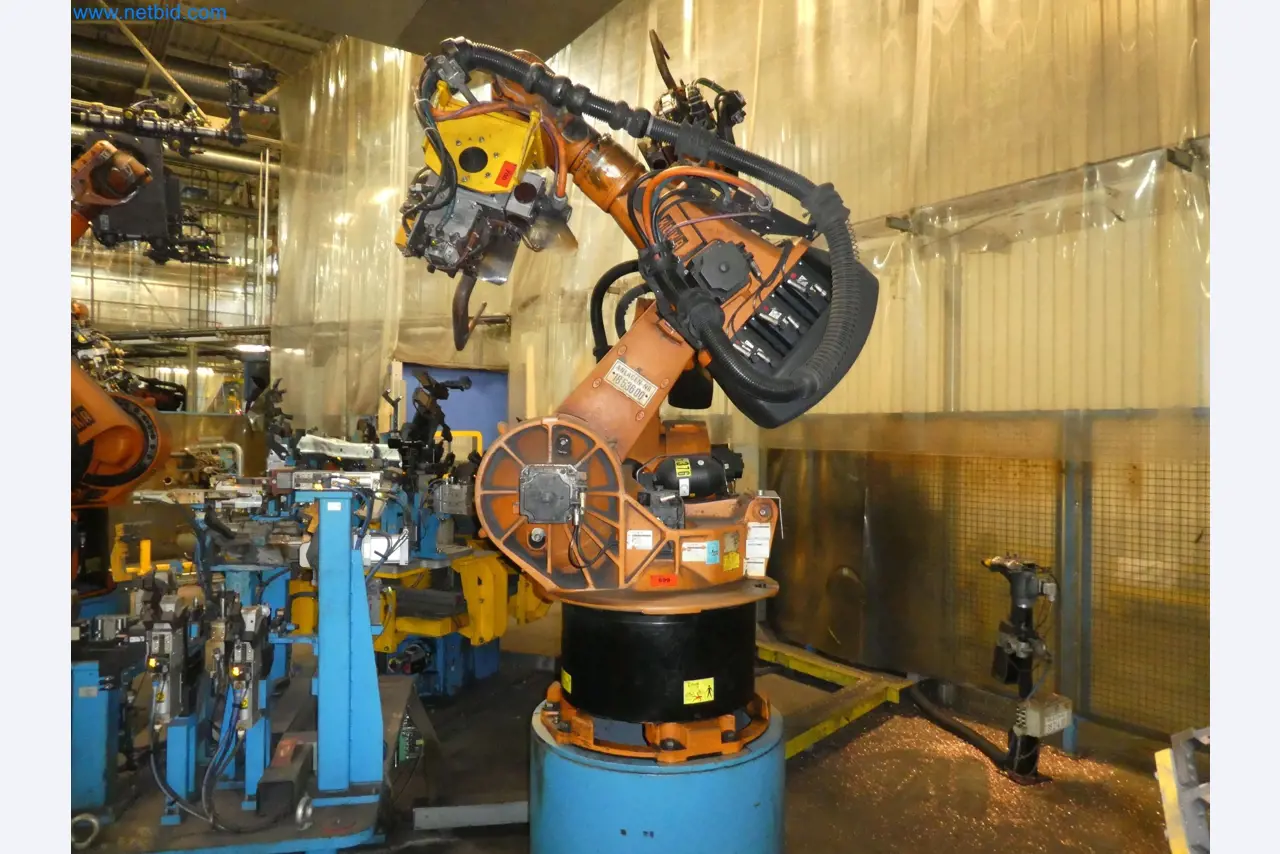 Robots, welding equipment and assembly accessories from the automotive industry-26