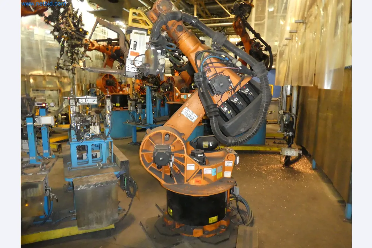 Robots, welding equipment and assembly accessories from the automotive industry-28