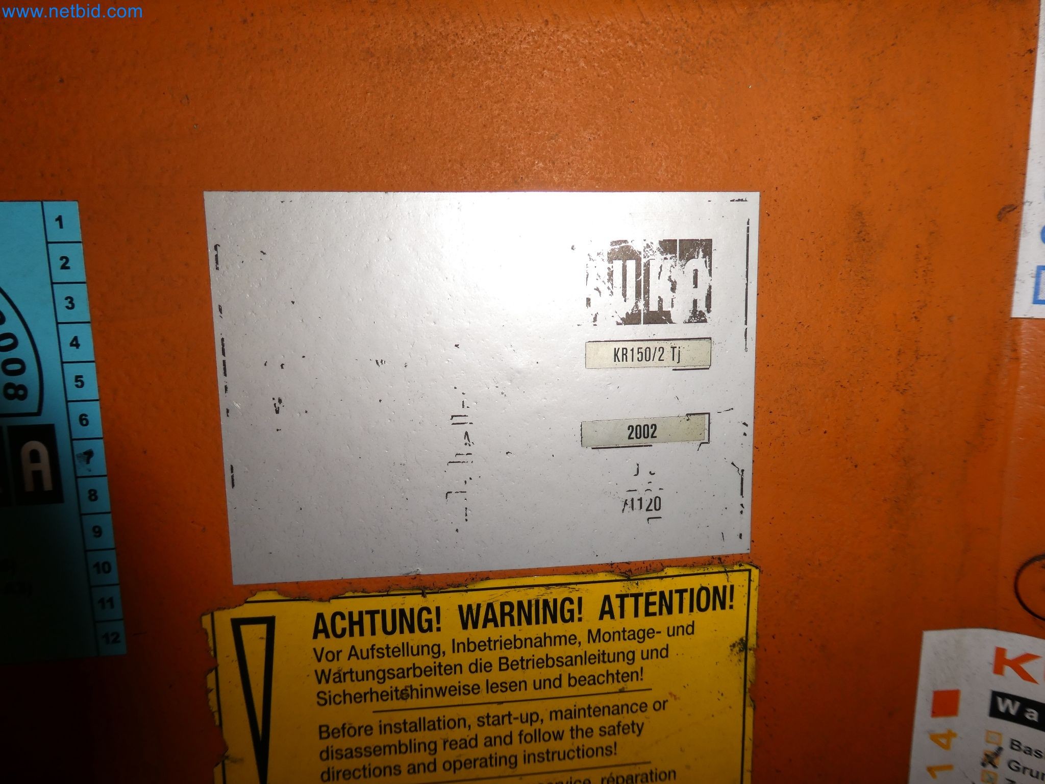 Robots, welding equipment and assembly accessories from the automotive industry-30