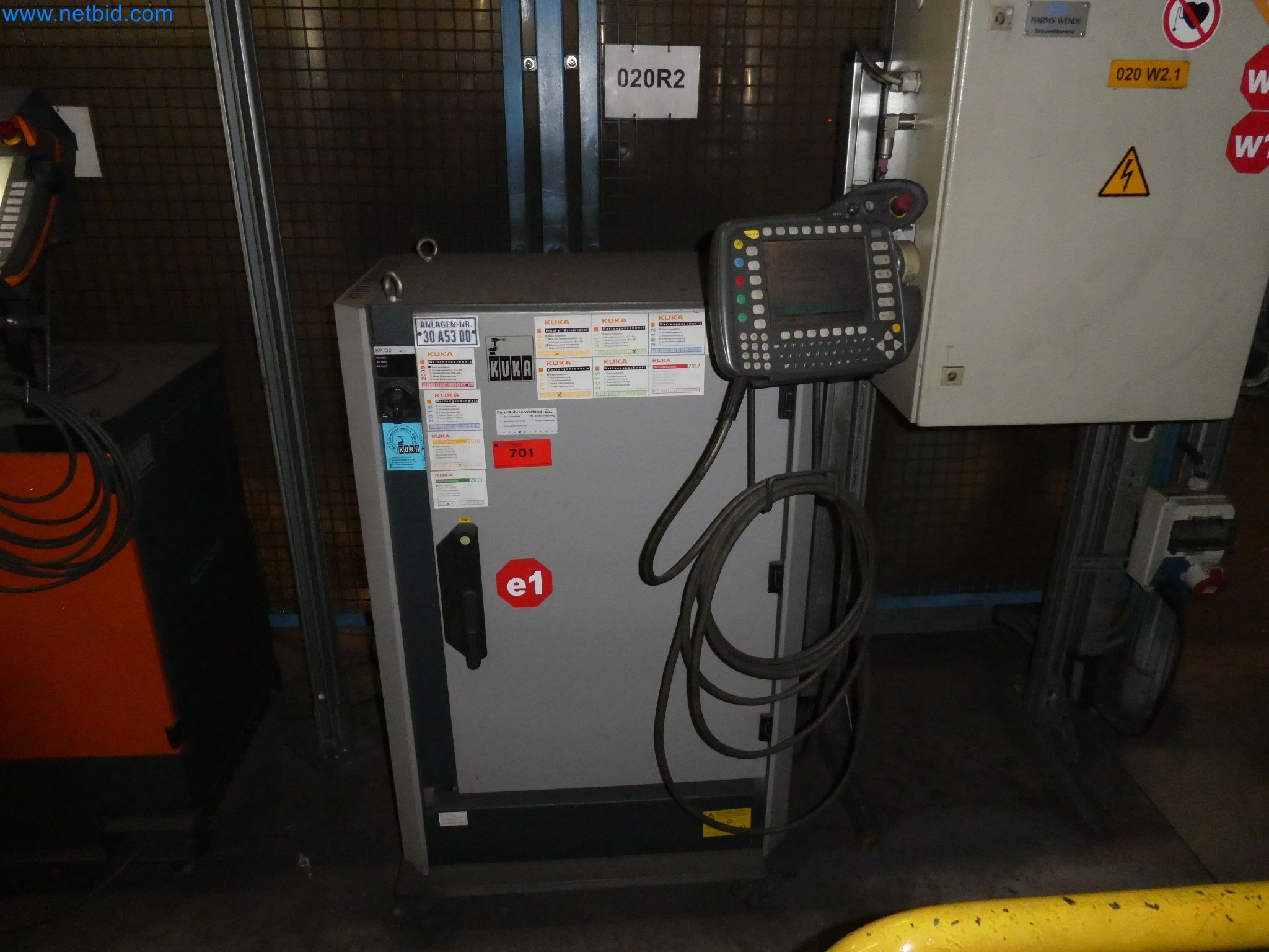 Robots, welding equipment and assembly accessories from the automotive industry-31