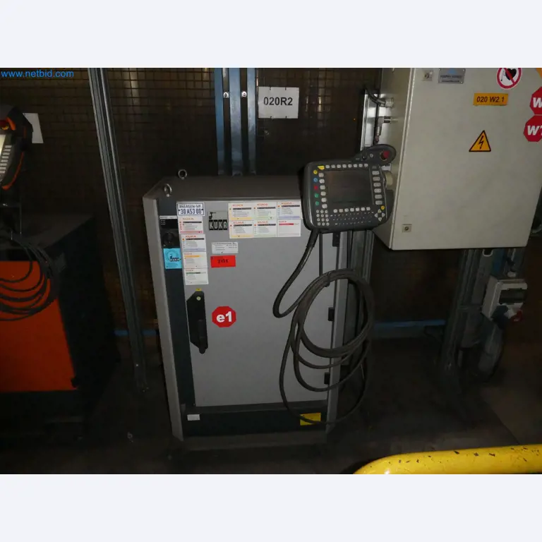 Robots, welding equipment and assembly accessories from the automotive industry-31