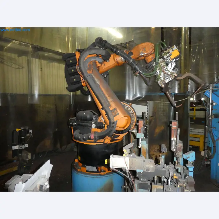 Robots, welding equipment and assembly accessories from the automotive industry-33