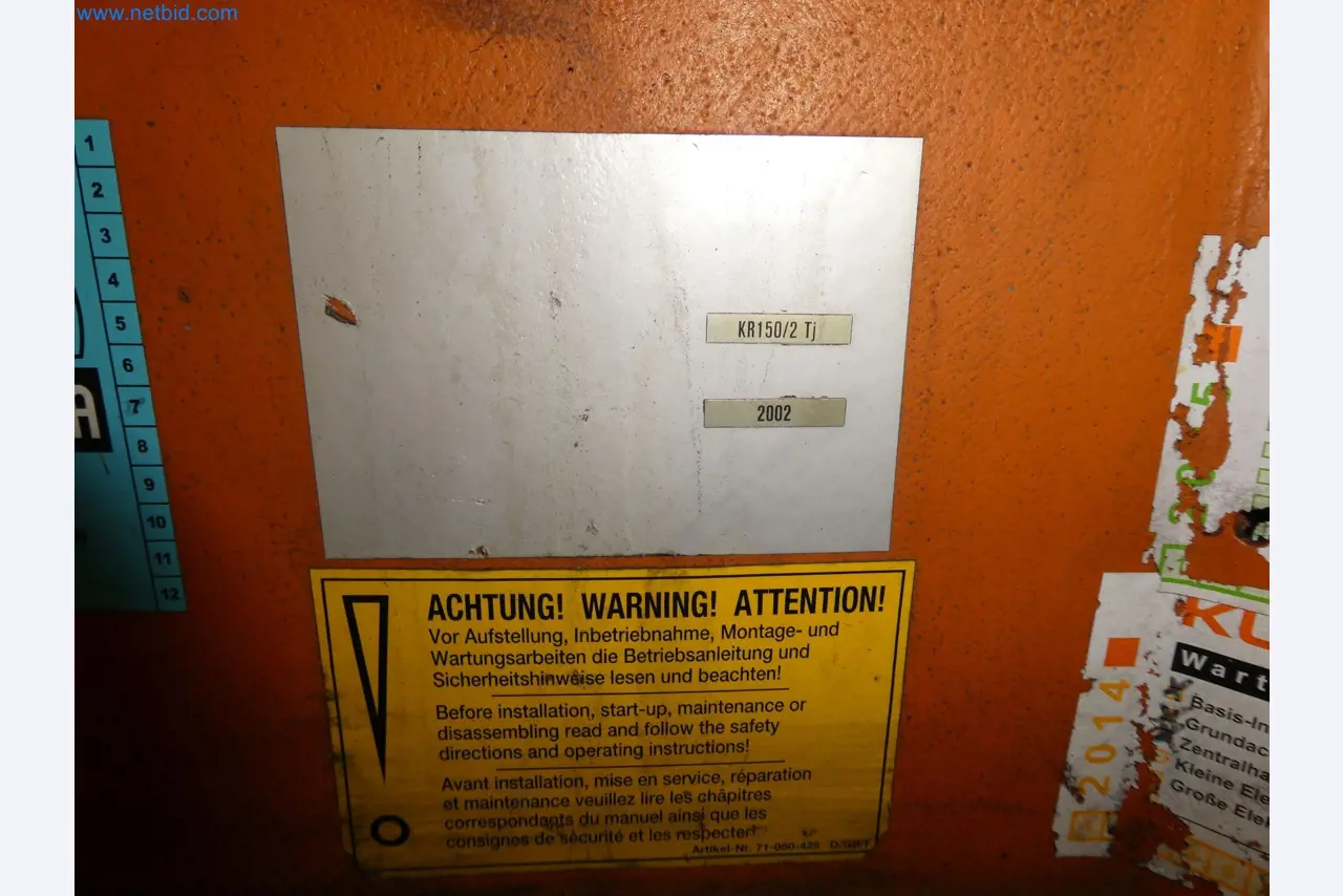 Robots, welding equipment and assembly accessories from the automotive industry-34