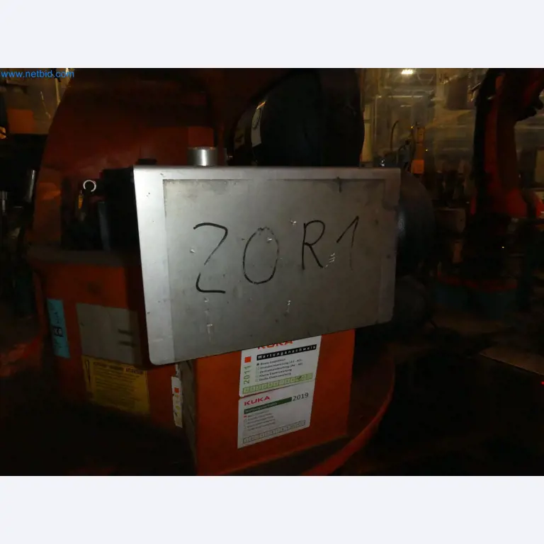 Robots, welding equipment and assembly accessories from the automotive industry-35