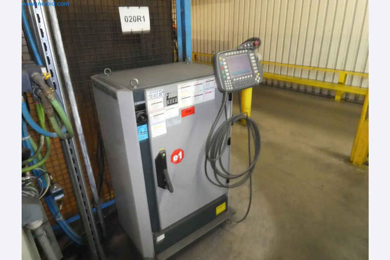 Robots, welding equipment and assembly accessories from the automotive industry-36