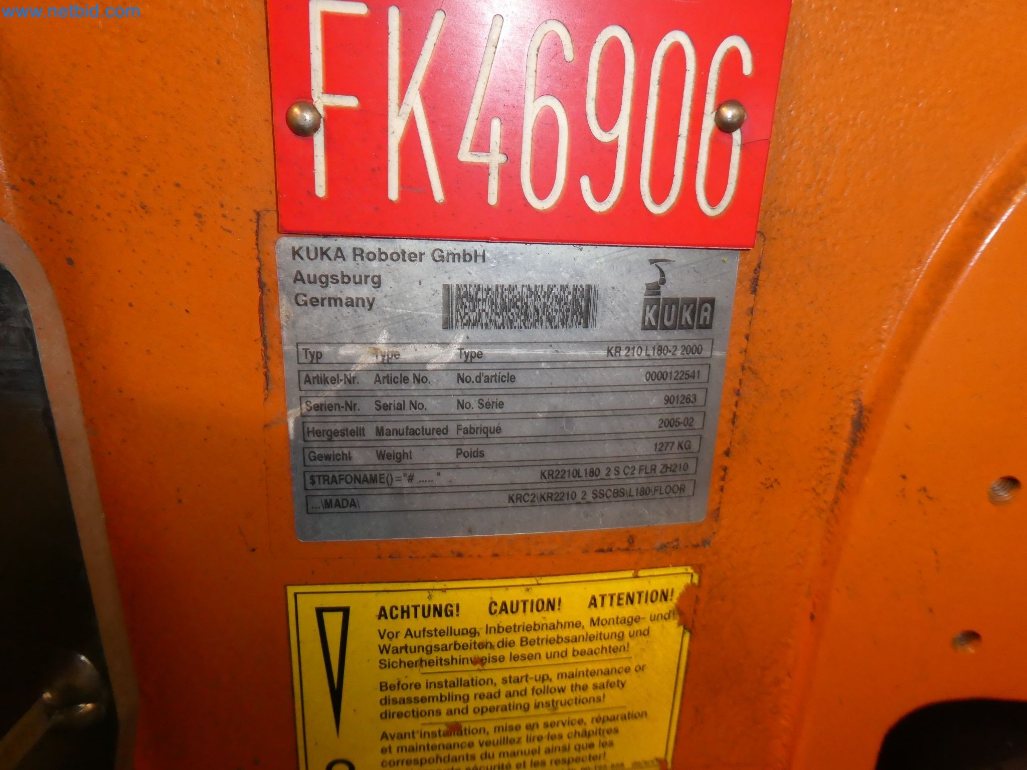 Robots, welding equipment and assembly accessories from the automotive industry-37