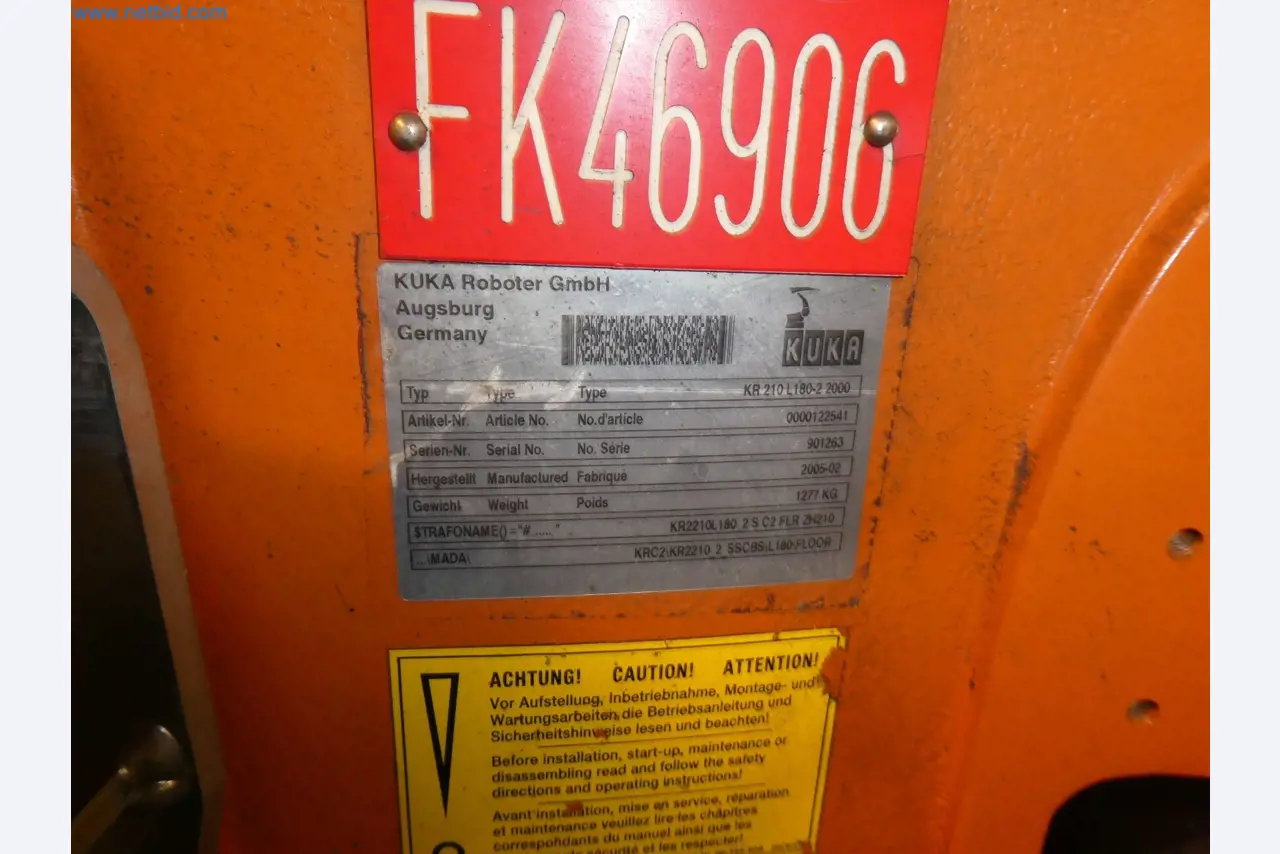 Robots, welding equipment and assembly accessories from the automotive industry-37