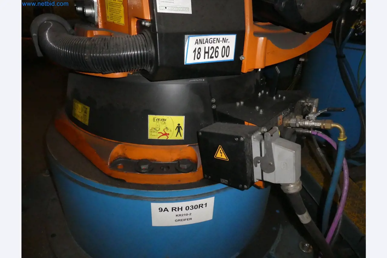 Robots, welding equipment and assembly accessories from the automotive industry-38