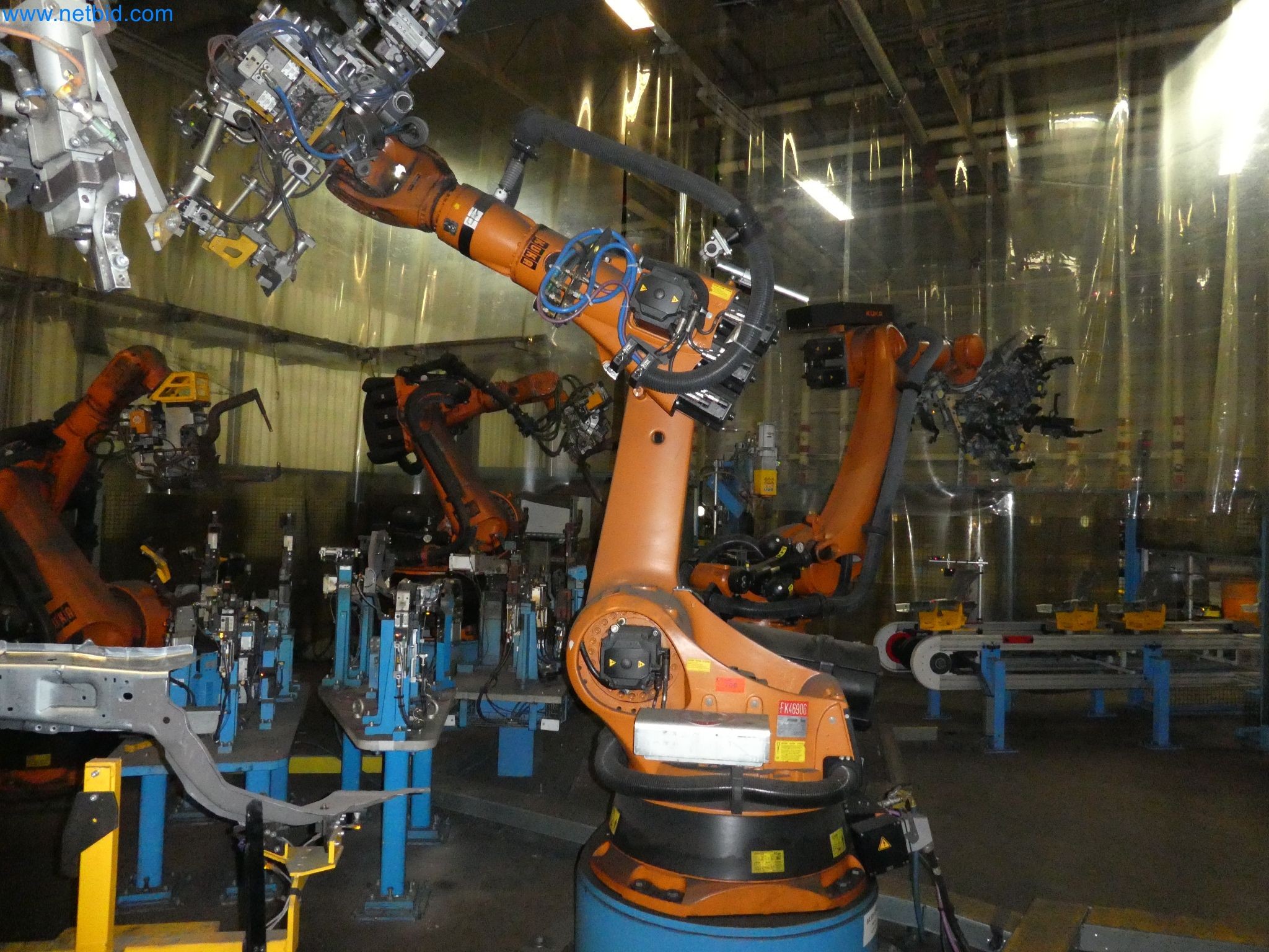 Robots, welding equipment and assembly accessories from the automotive industry-39