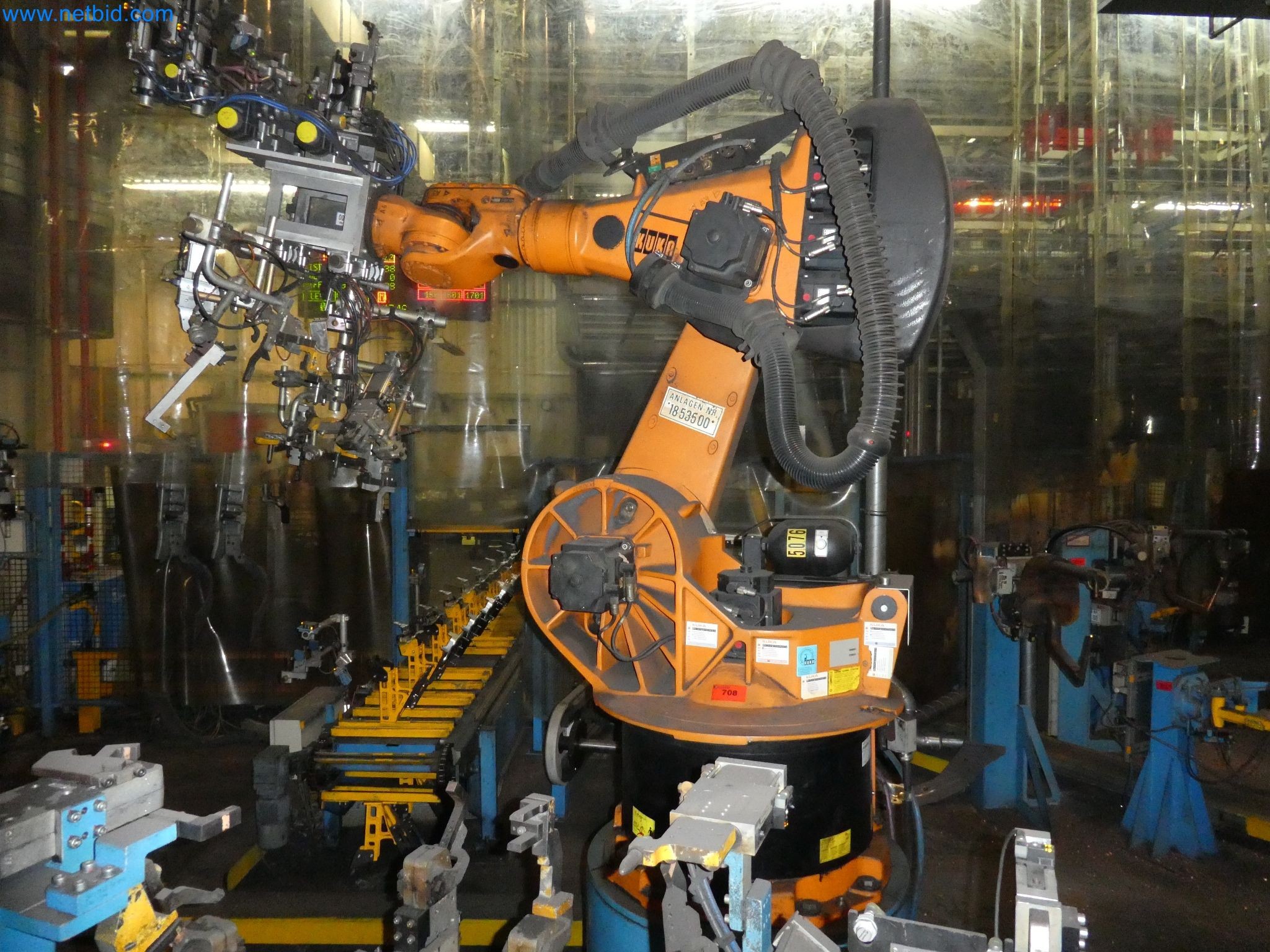 Robots, welding equipment and assembly accessories from the automotive industry-40