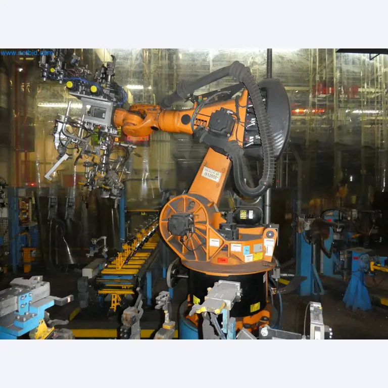Robots, welding equipment and assembly accessories from the automotive industry-40