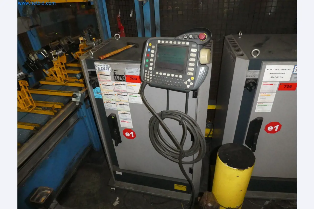 Robots, welding equipment and assembly accessories from the automotive industry-42