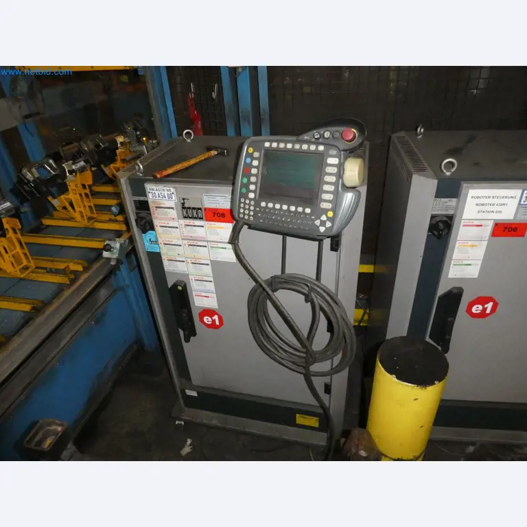 Robots, welding equipment and assembly accessories from the automotive industry-42