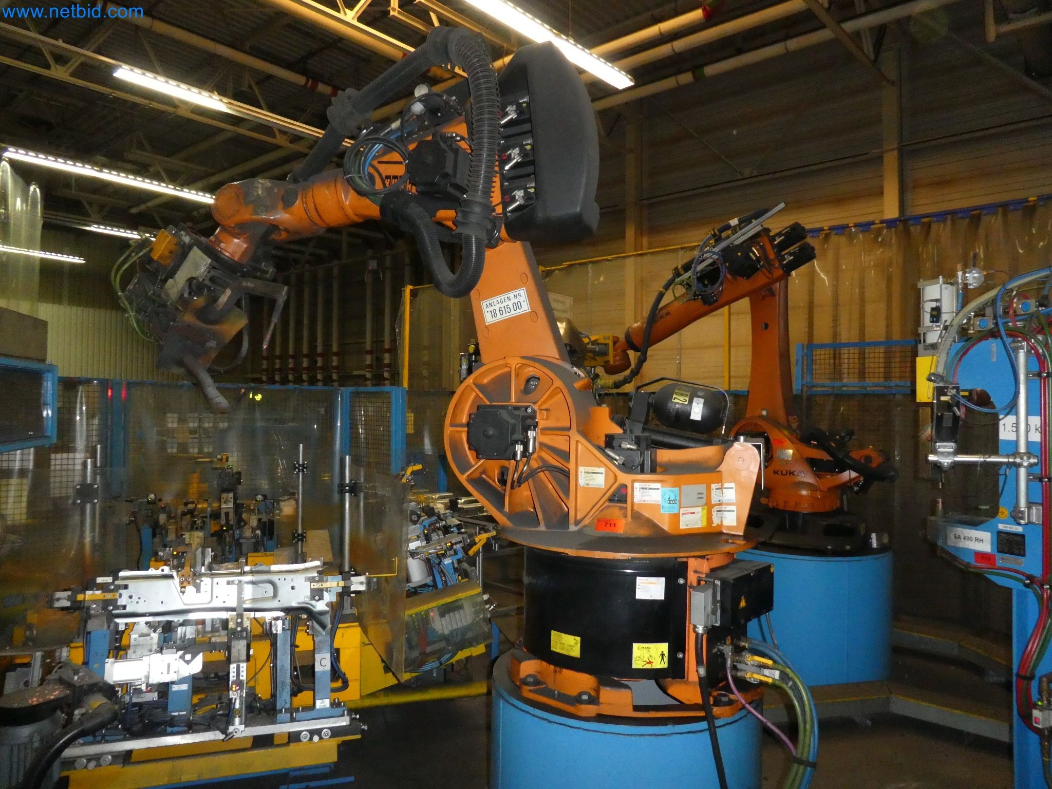 Robots, welding equipment and assembly accessories from the automotive industry-44
