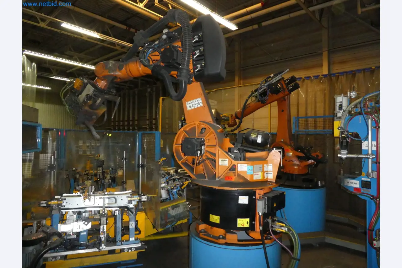Robots, welding equipment and assembly accessories from the automotive industry-44