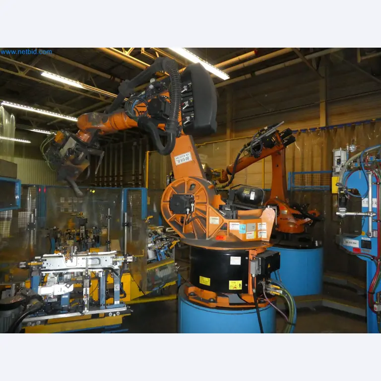 Robots, welding equipment and assembly accessories from the automotive industry-44