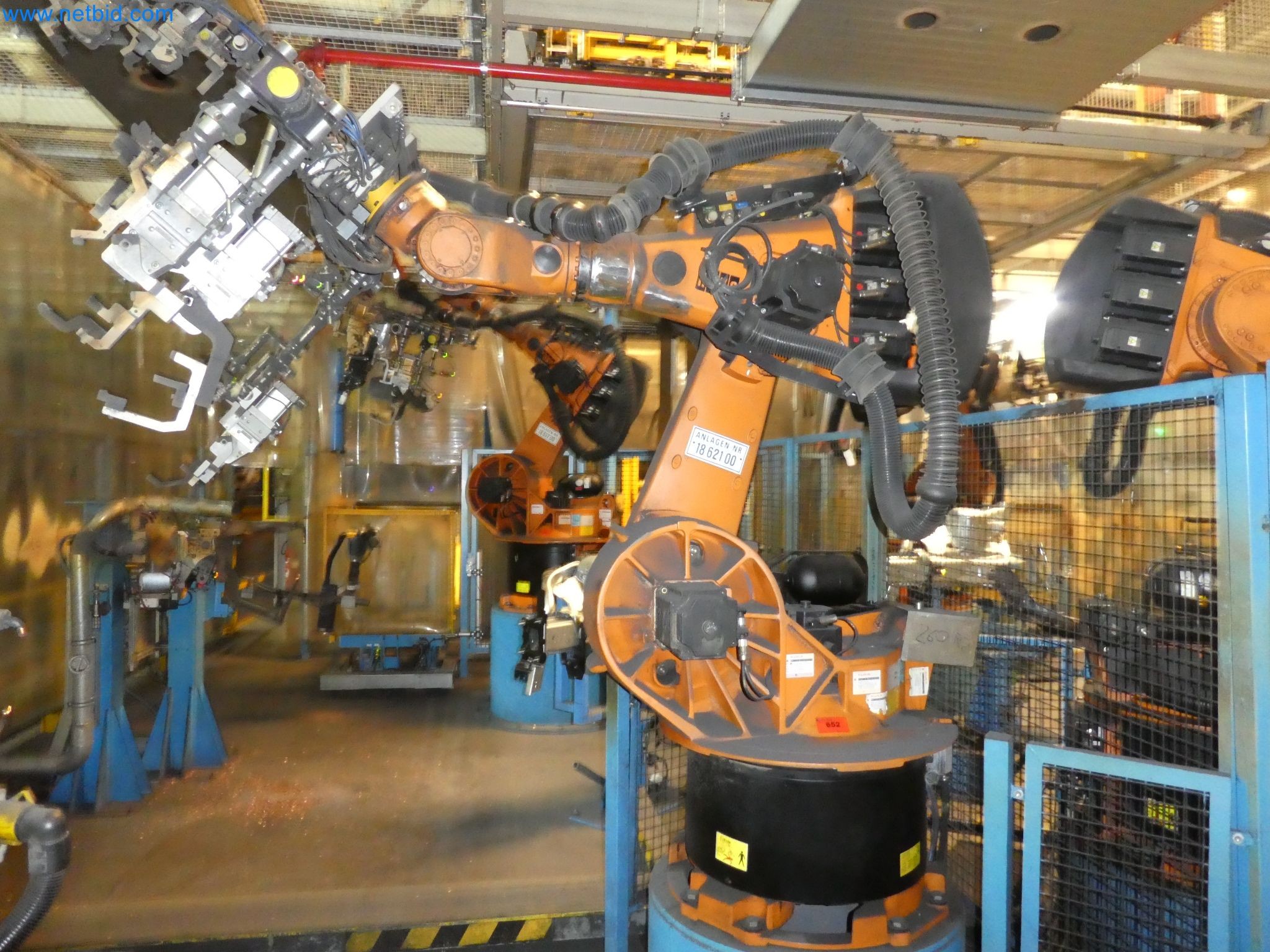 Robots, welding equipment and assembly accessories from the automotive industry-46