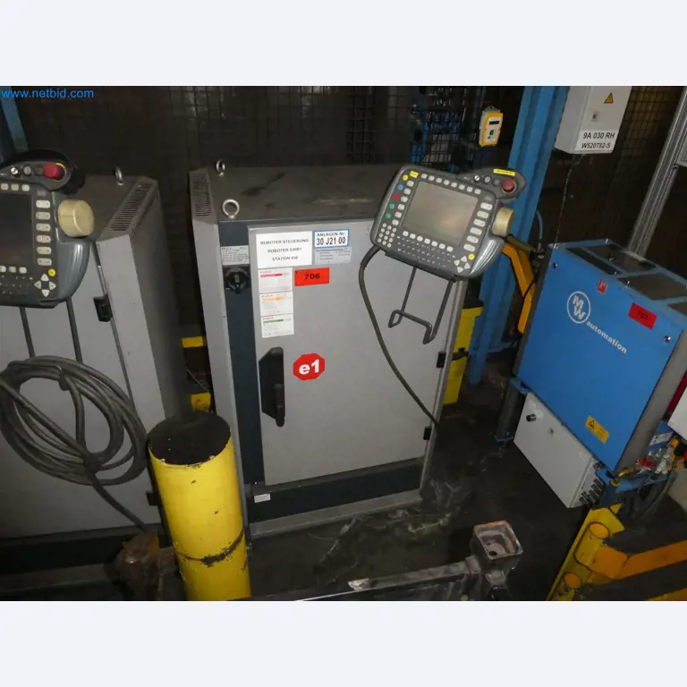 Robots, welding equipment and assembly accessories from the automotive industry-47