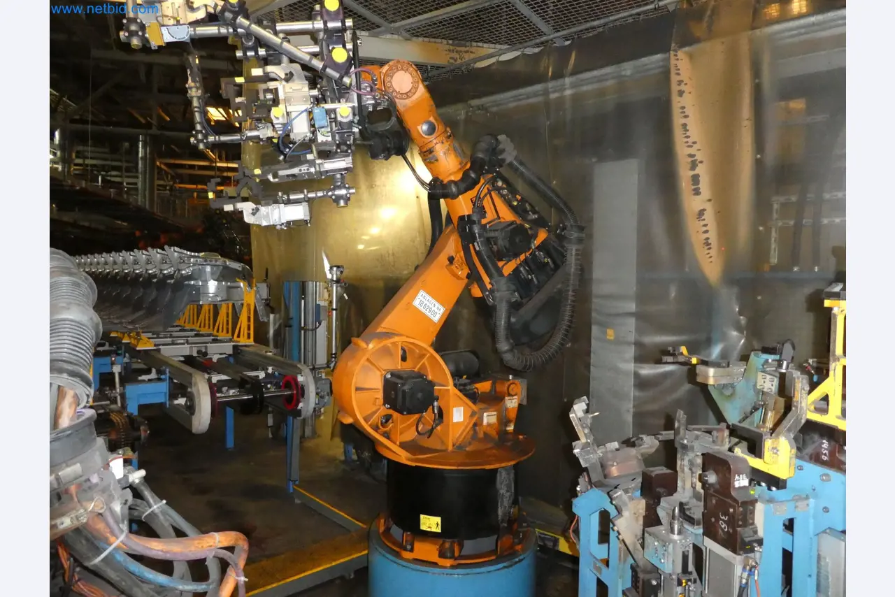 Robots, welding equipment and assembly accessories from the automotive industry-54