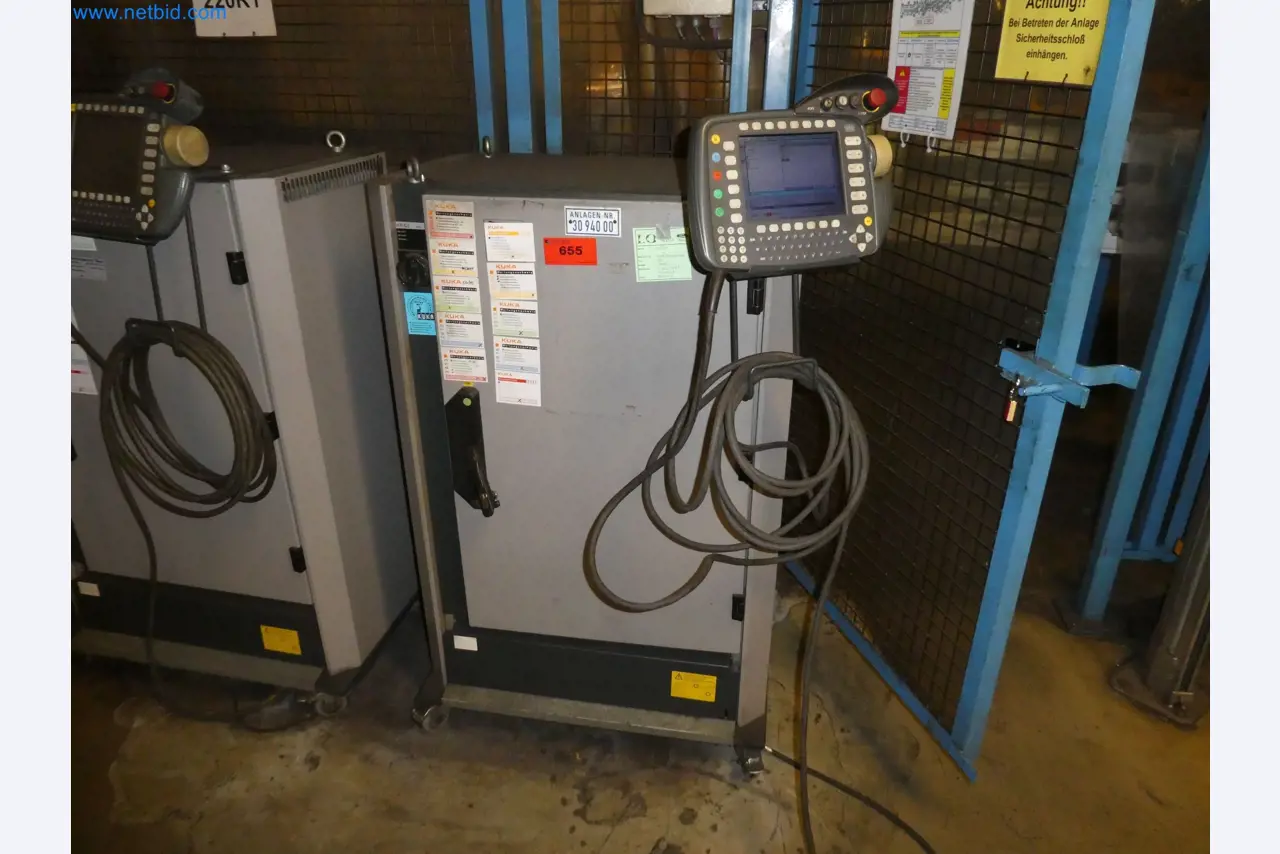 Robots, welding equipment and assembly accessories from the automotive industry-56