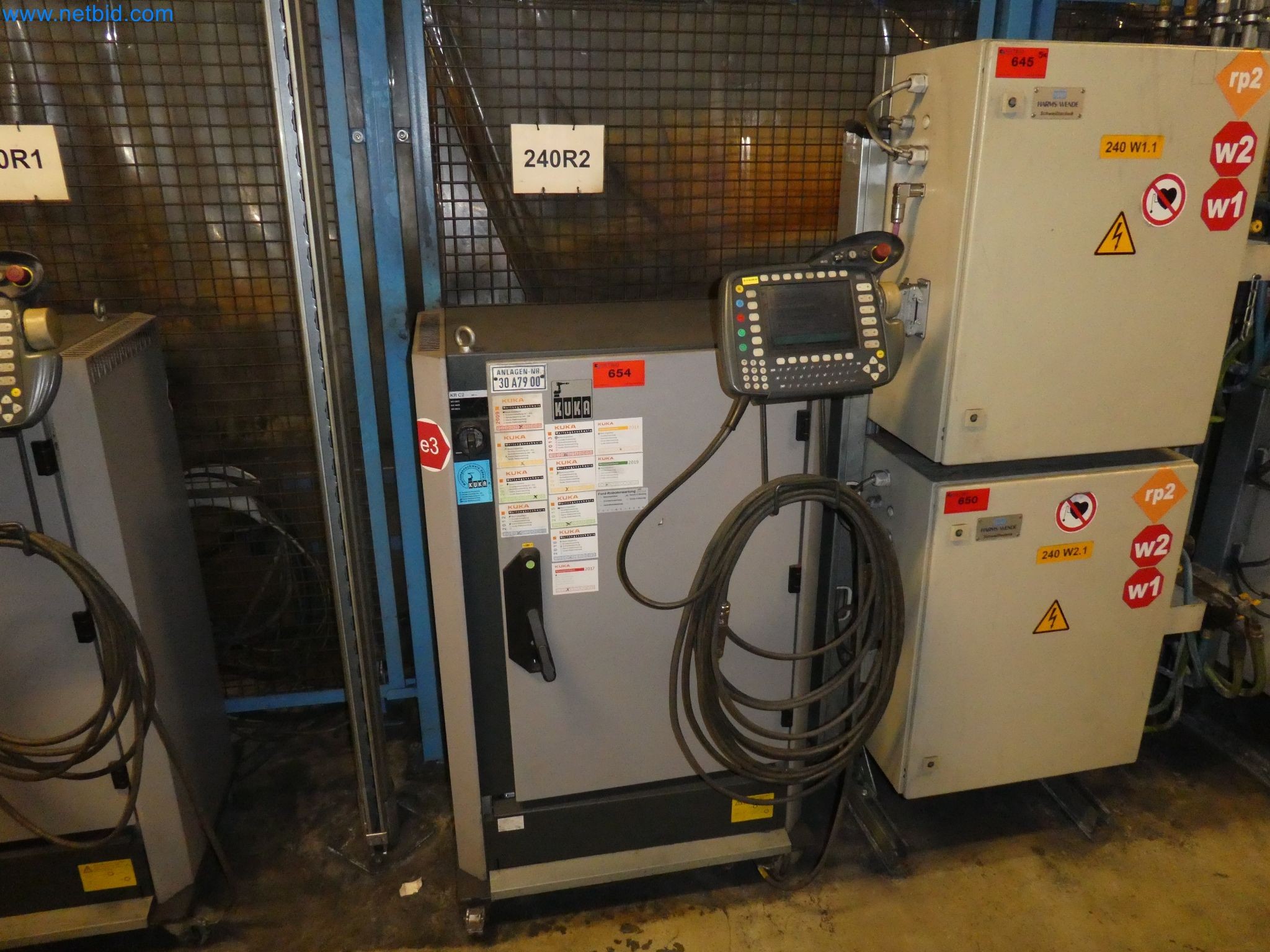 Robots, welding equipment and assembly accessories from the automotive industry-58