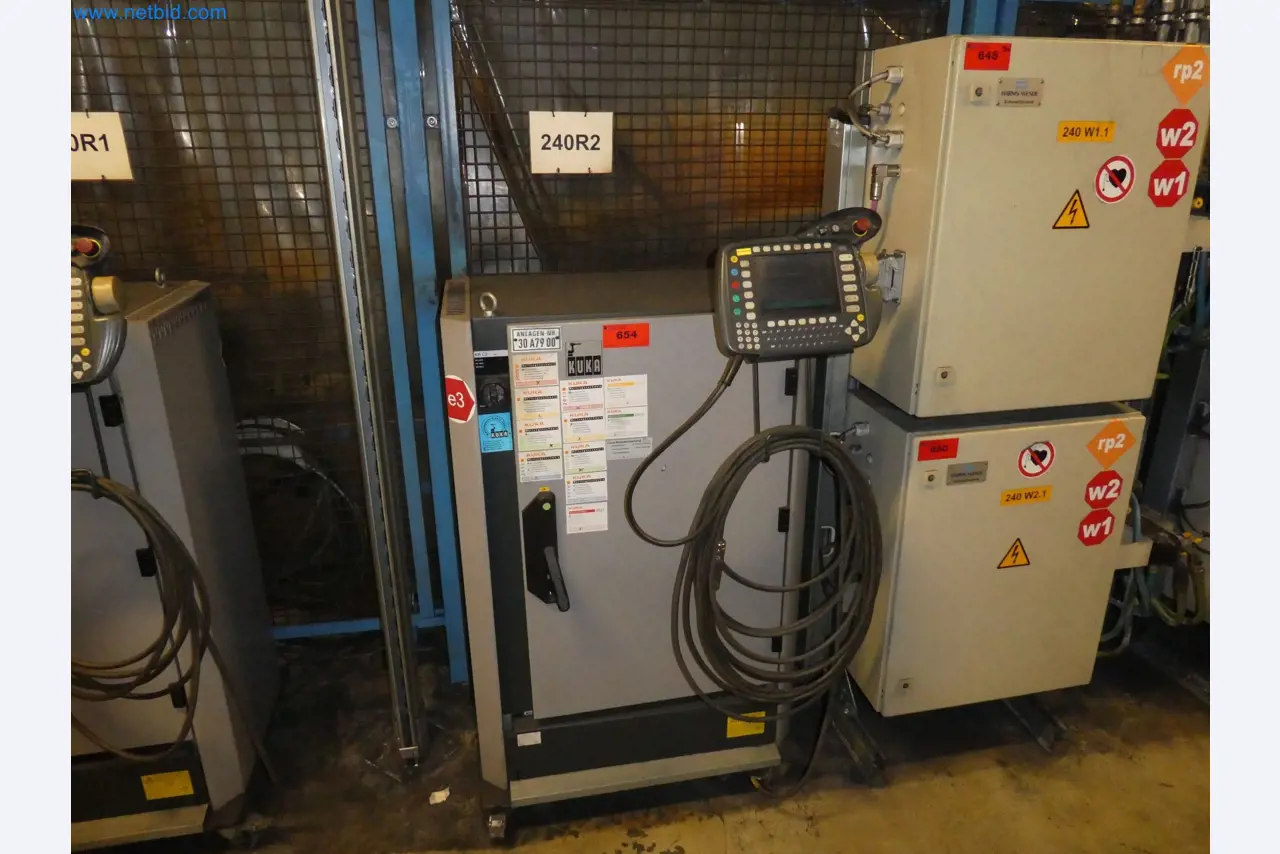 Robots, welding equipment and assembly accessories from the automotive industry-58