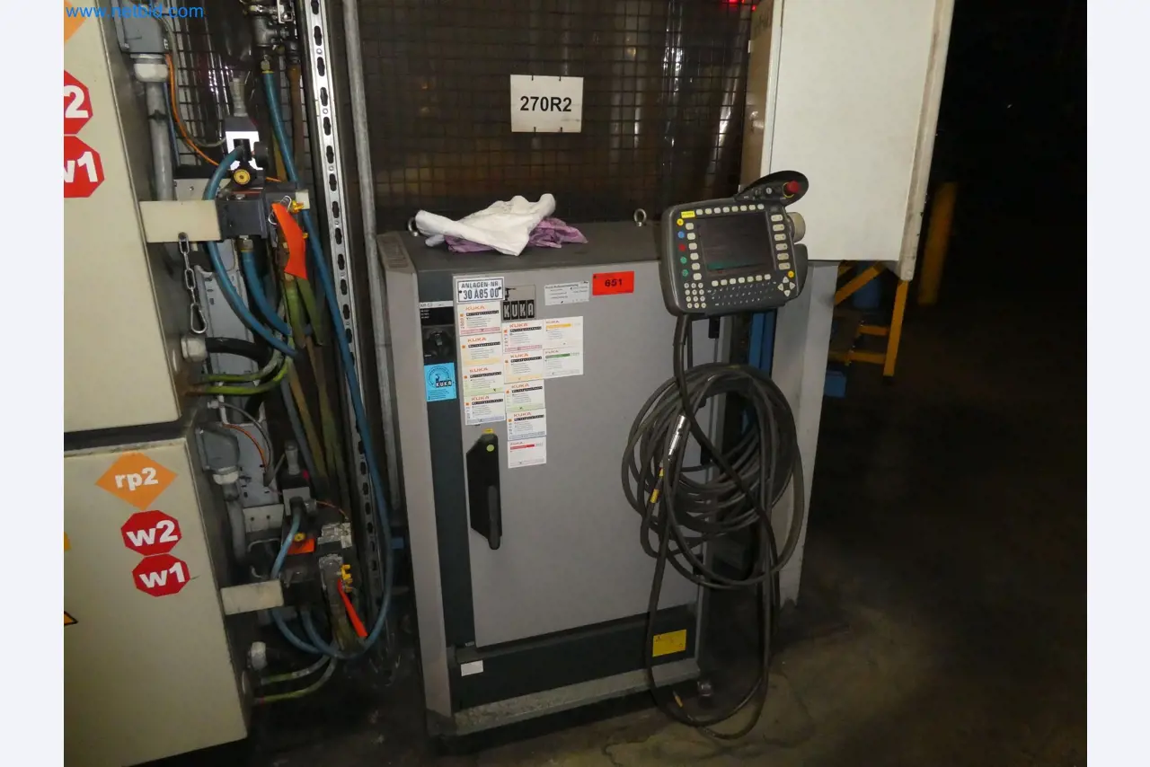 Robots, welding equipment and assembly accessories from the automotive industry-59