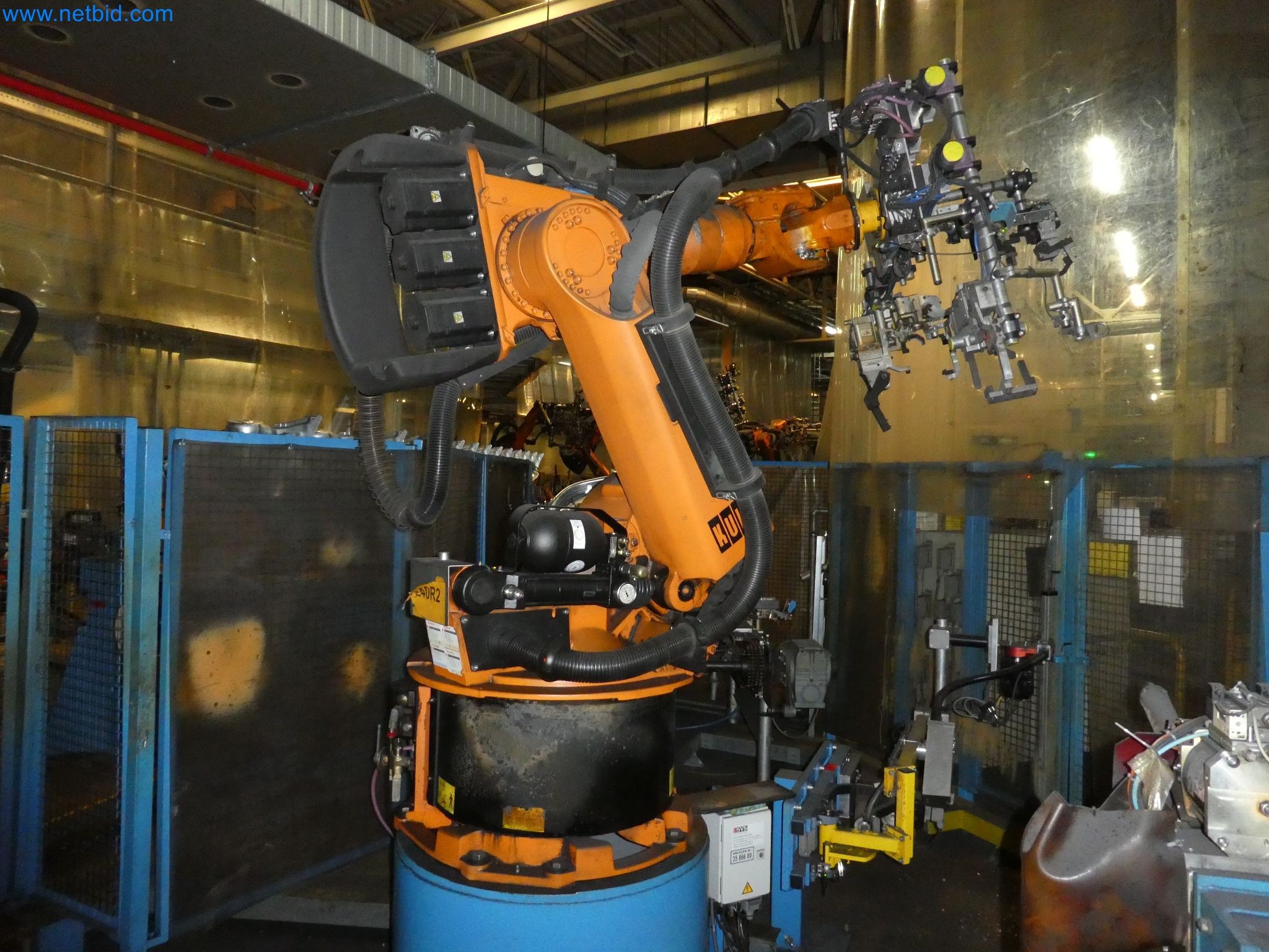 Robots, welding equipment and assembly accessories from the automotive industry-60
