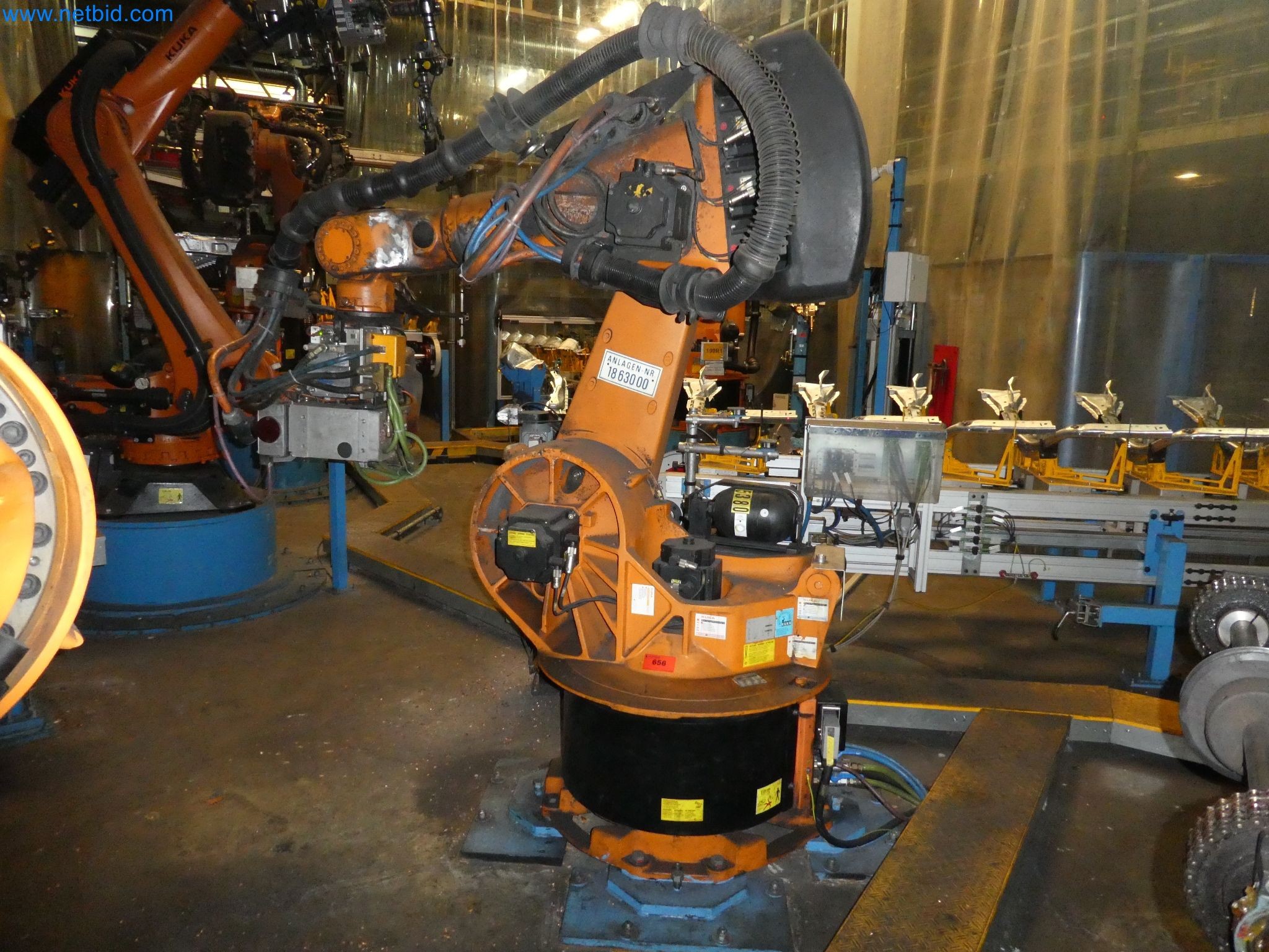 Robots, welding equipment and assembly accessories from the automotive industry-61