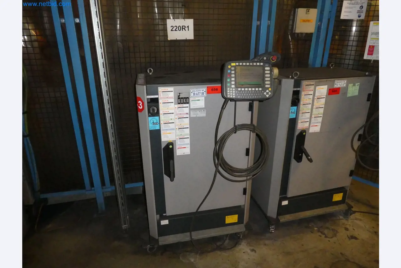 Robots, welding equipment and assembly accessories from the automotive industry-63