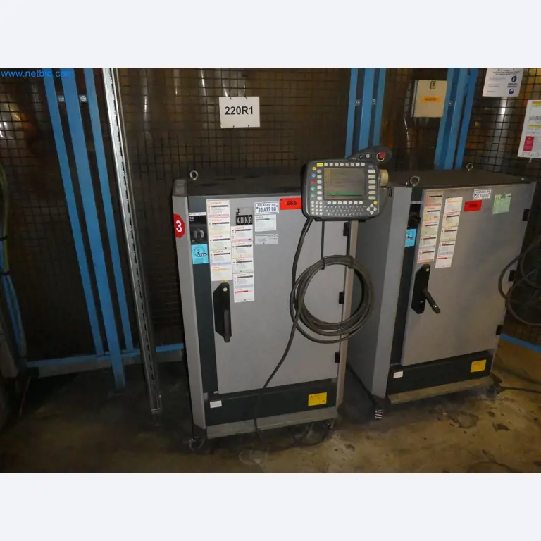 Robots, welding equipment and assembly accessories from the automotive industry-63