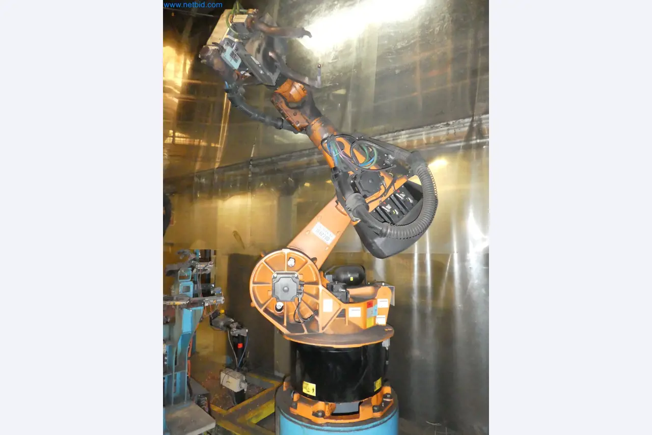 Robots, welding equipment and assembly accessories from the automotive industry-68